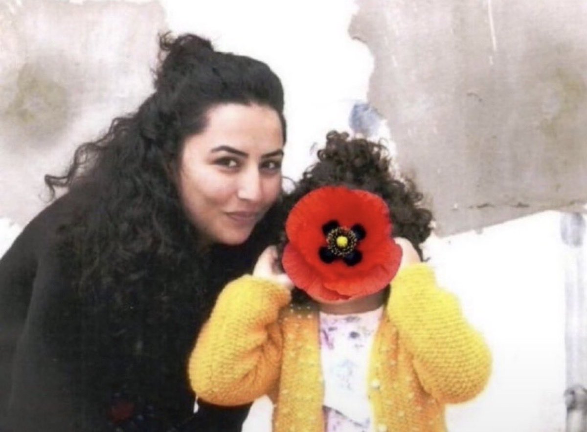 TutsakBebekler's tweet photo. Gazeteci Gazel Bulut 7 yıldır Kandıra Cezaevi'nde. Gerekçe gösterilen faaliyetlerin hiçbiri gerçekte suç değil. 💔
Tutuklandığında 1,5 yaşında olan kızı Çiğdem Arjin, artık ilkokul çağında. Bebekliğinde de annesizdi, çocukluğunda da.
Gazel Bulut'u serbest bırakın!

CezaevindeÇocuk Olmak
@dogalsosyolog