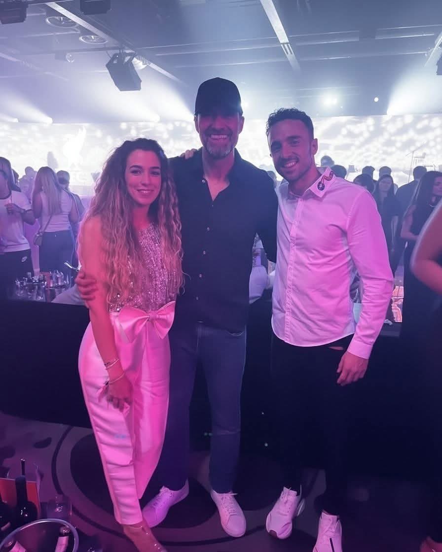 james79rigby's tweet photo. Rute,Jurgen,and our Forever 20 Diogo 🤎@LFC https://t.co/fRlAixA5Kc