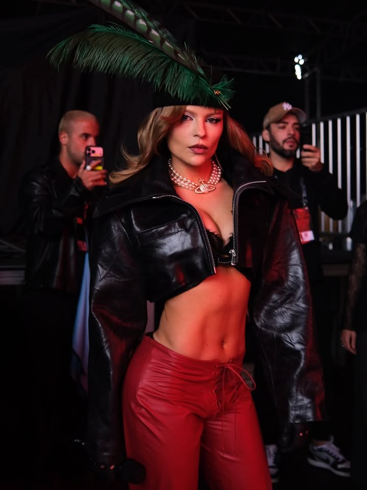 sonzacentral's tweet photo. Luísa Sonza fará parte do novo projeto do grupo feminino de K-pop X:IN. A cantora participa da faixa "ZZIRIT", que estará presente no álbum "Chain Reaction". https://t.co/VPEv9EjT8m
