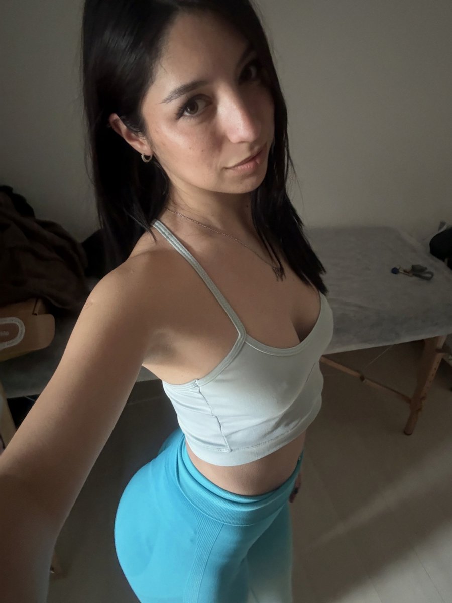 wavedarlingg5's tweet photo. current aesthetic ☁️🎀 https://t.co/qjjLOBO43x