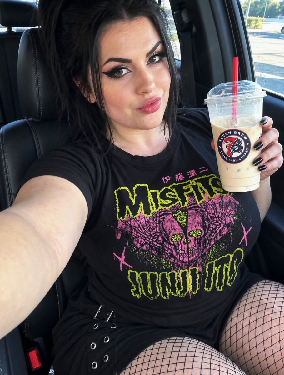 Darklydevineoc's tweet photo. Got my cookie butter from 7 brew 🖤🖤🖤 https://t.co/sQb5KI7hhU