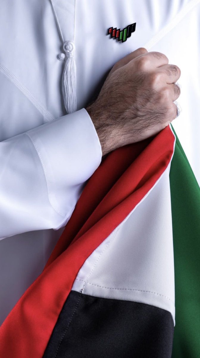 shahrazad_uae's tweet photo. كشفت لنا السنوات الأخيرة أسماء أعدائنا وشخصياتهم، وتركت حساباتهم وتغريداتهم وثائقَ مفتوحةً تكشف أحقادهم ومشاعرهم الحقيقية… فلم نعد بحاجة إلى البحث عنهم؛ فقد تكفّلوا هم بتعريفنا بأنفسهم.

أشخاصٌ كرّسوا أوقاتهم وألسنتهم وأقلامهم للنيل من وطني؛ لأن عجزهم عن بلوغه لم يترك لهم سوى محاولة تلطيخه.

فثَمّة حسابات لا تمارس الاختلاف، بل تمارس القذارة؛ نفوسٌ امتلأت بالحقد على الإمارات، حتى لم يعد فيها متّسعٌ لشيءٍ آخر، وأكلها الحسد حتى تحوّل إلى دافعٍ يوميٍّ للكذب والتطاول والإساءة.

ولا أعلم إن كنت سأتمكّن من الصمود حتى اللحظة الأخيرة، متمسّكةً بأخلاق تربيتي، أم سأضطرّ في لحظةٍ ما إلى خلع هذا الهدوء الذي طالما تحلّيت به احترامًا لنفسي، لا عجزًا عن الردّ عليهم.

لقد تعلّمت أن الصمت رقيّ، وأن التجاهل قوّة، وأن الإنسان لا ينزل إلى مستنقعٍ لمجرّد أن أحدهم دعاه إليه.

لكنني تعلّمت أيضًا أن للصبر نهاية، وأن للكرامة صوتًا حين تُستفزّ، وأن من يُصرّ على تحويل وطنك إلى هدفٍ لسمومه يجب أن يُحجَم ويُعرَف بقيمته الحقيقية.

لذلك، لا أعرف أيّهما سيصل إلى اللحظة الأخيرة: أخلاق تربيتي أم نفاد صبري.