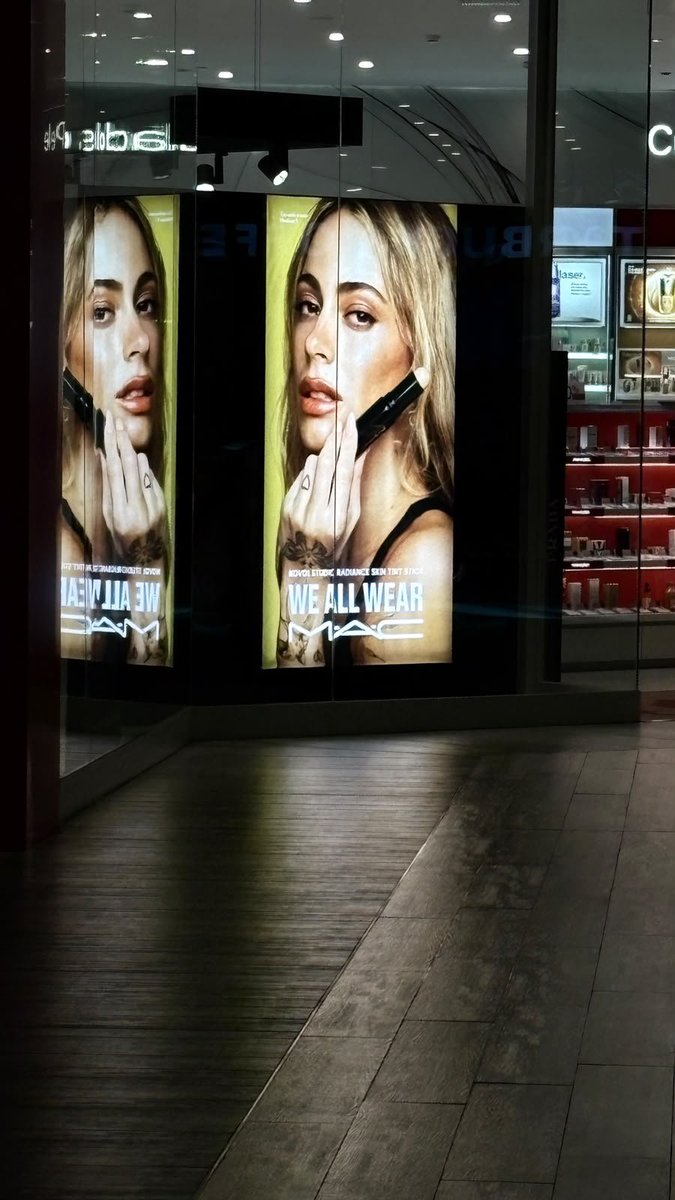 ofctiniportugal's tweet photo. TINI pelas lojas de Portugal 🇵🇹💛
A campanha da parceria com @MACcosmetics já chegou por cá! ✨
#MACCosmetics #tini #portugal https://t.co/6gsMpqyiP1