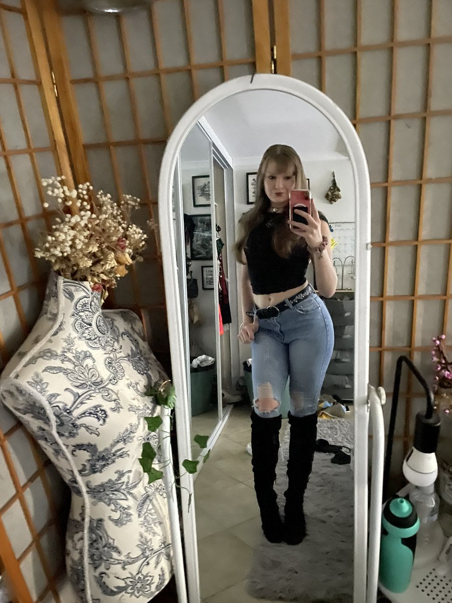 MissScorpio2005's tweet photo. I eat losers like you for lunch. Probably dinner too cause you couldn’t satisfy me the first time🤣
#cashcow #goddess #onlyfans #brat
#findom #finsub #paypig #dominate #findomwallets #findomslaves #findomme #tribute #beemit https://t.co/kR3tiZ2ich
