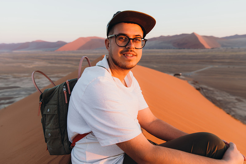 esubiiindm's tweet photo. Just watched the sunrise paint the Namib desert red—this quiet, golden hour moment made every early wake-up totally worth it.  #TravelMoments #AfricanAdventure https://t.co/lCsUVlhRHQ