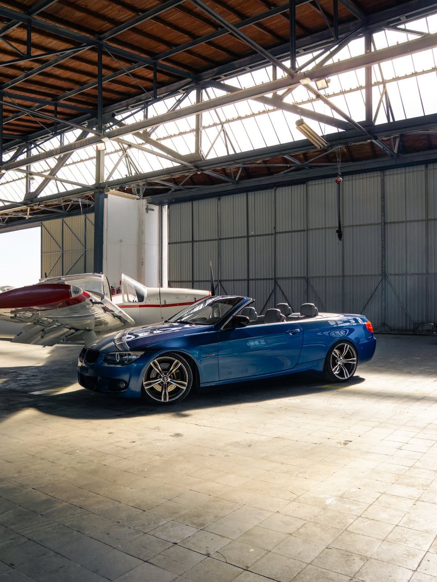 JohanneHum3ri1's tweet photo. Mercedes-Benz CLS W218 vs. BMW 335d E93 https://t.co/bZSmKKSVc8