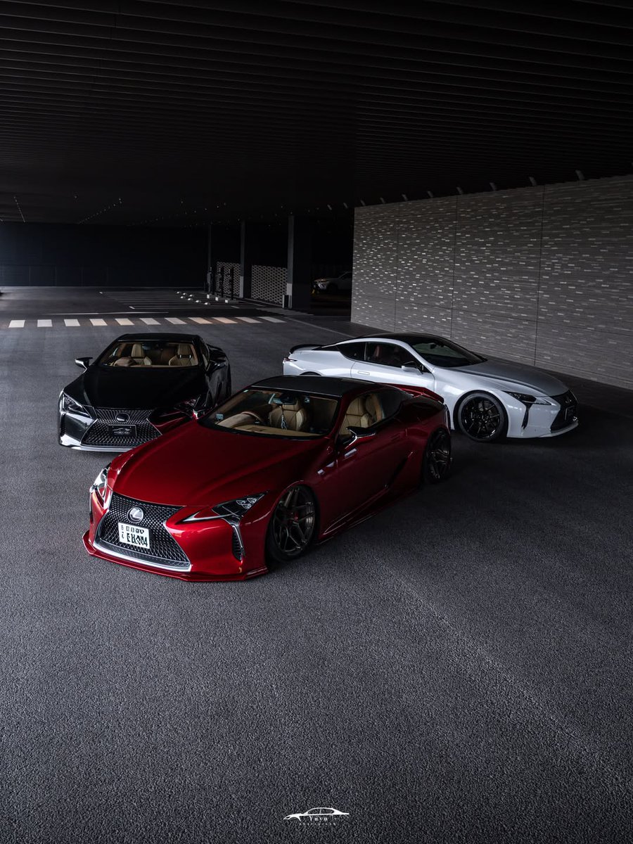 gabrella_'s tweet photo. LEXUS LC500 
Three LCs. One statement. https://t.co/jE87K25zQi