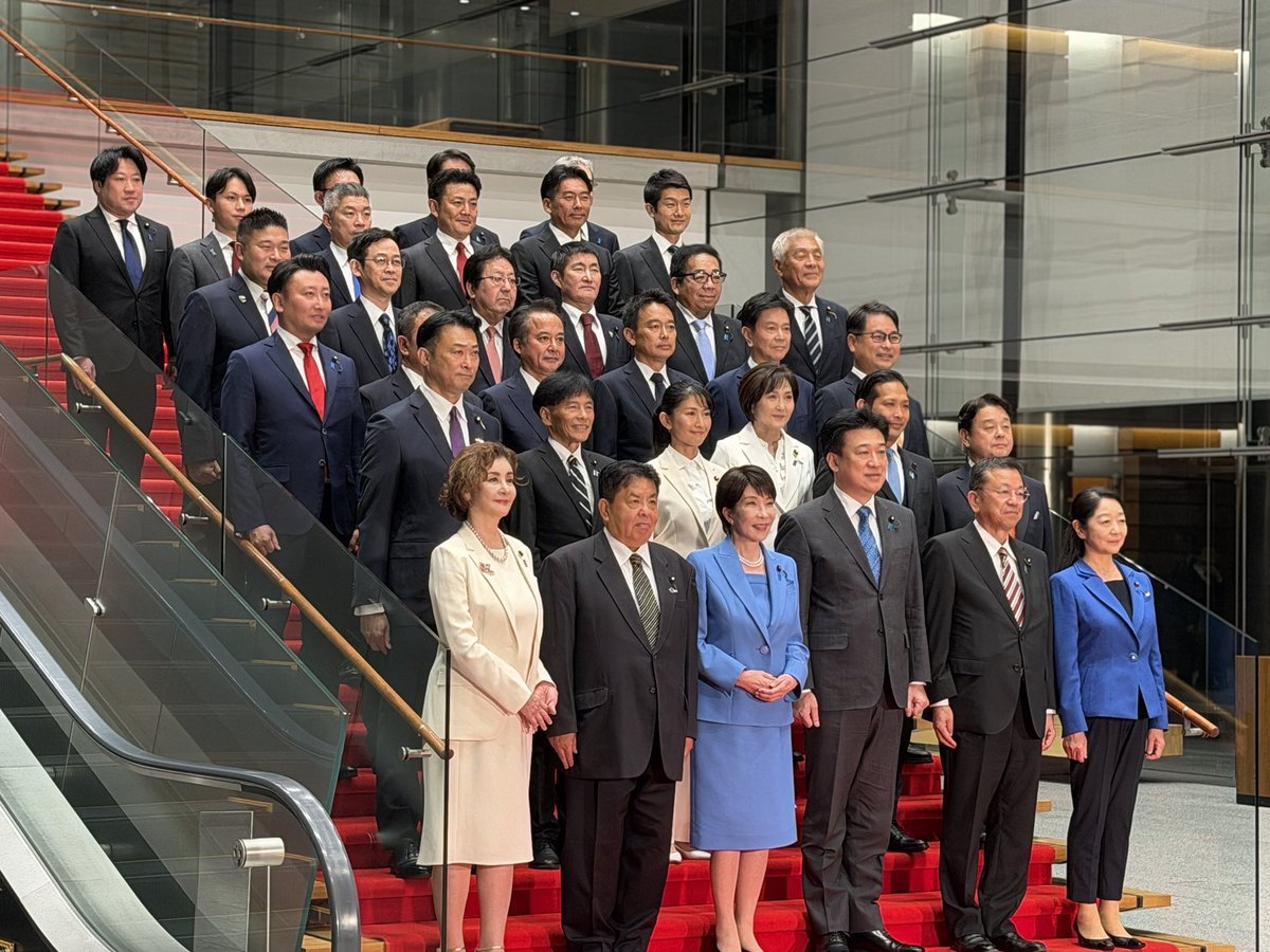 Parsonnalsecret's tweet photo. このたび、農林水産大臣政務官を拝命いたしました。
これまで環境行政に携わる中で、環境を守るということは、決して環境だけを考えることではなく、暮らしやなりわいとも深く繋がっているということを感じていました。 https://t.co/h0irdWNlIY