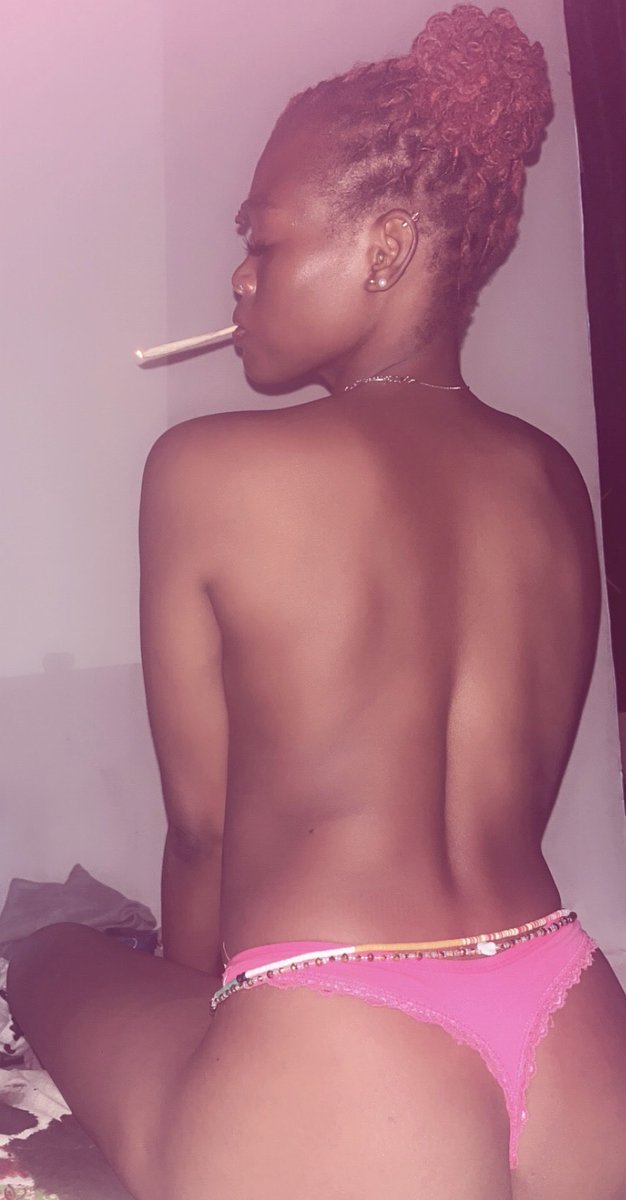 kween_love7's tweet photo. Stoner babes are so pretty 😍 🍀💨😌 https://t.co/y2KSlCUJ9Y