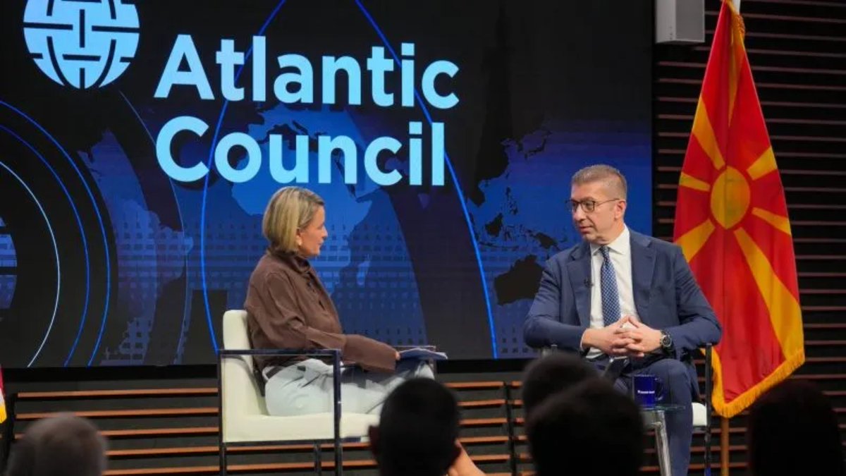 kos_data's tweet photo. 🇲🇰🇧🇬 North Macedonia PM Mickoski questioned why Bulgarians should be added to the constitution (a condition for joining the EU).

He said that N.Macedonia has only 3,000 Bulgarians according to census.

"We are not talking about 300,000 or 3 million; we are talking about 3,000 citizens."