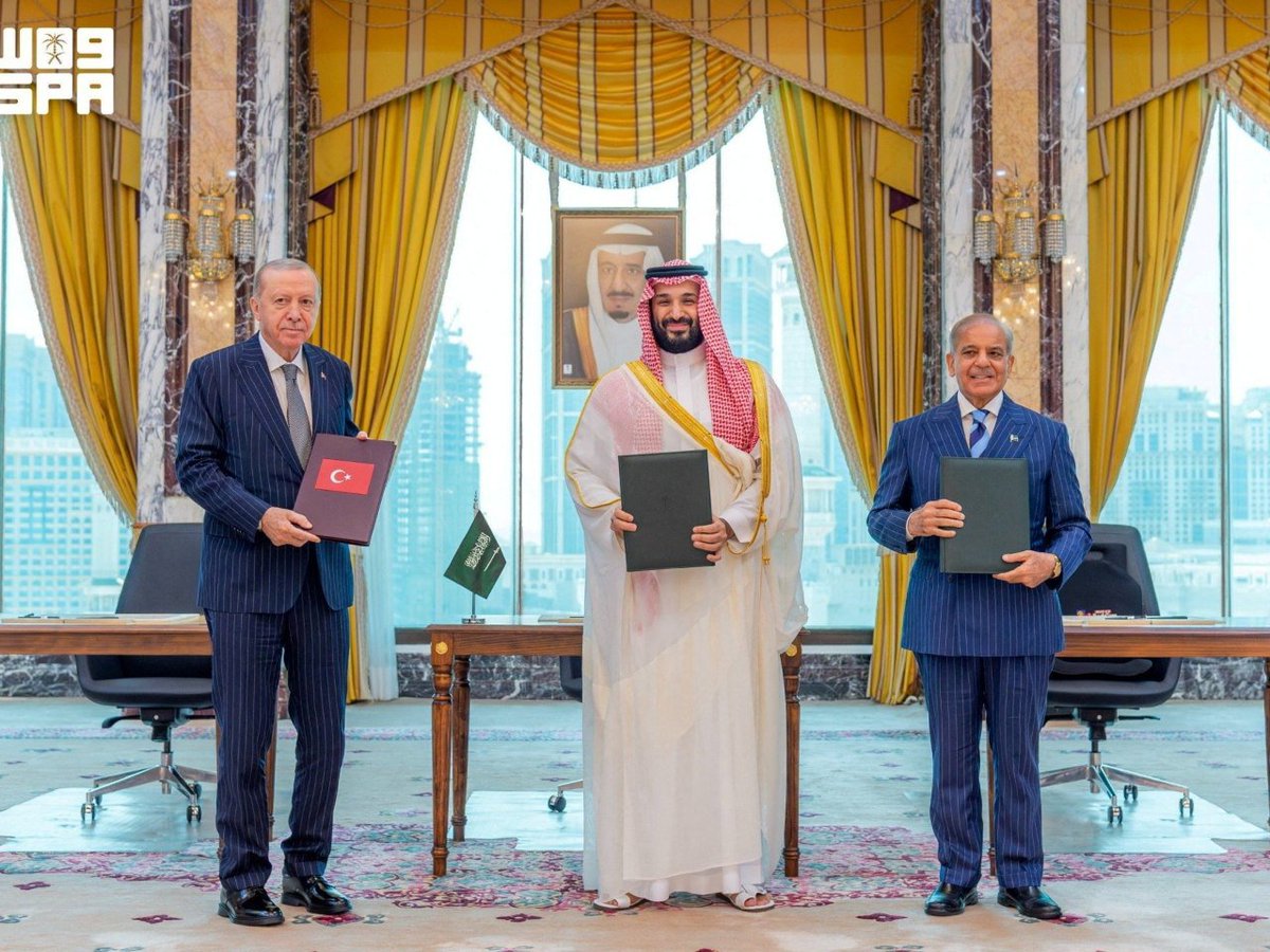 mkkmk75683's tweet photo. ده پاکستان فوج بل ځای په جنګ اخته کیږی

🚨🟦🟦❌ساعات مخکی عربستان سعودی رسماً د پاکستان او ترکیی غوښتنه کړی چی ده
مکی دفاعی تړون فعال کړی دیمن پرحوثیانو
بریدونه وکړی سعودی دا غوښتنه نن ځکه کړی

چی حوثیانو نن دسعودی پایتخت په نښه کړی https://t.co/8p7BbtehYW