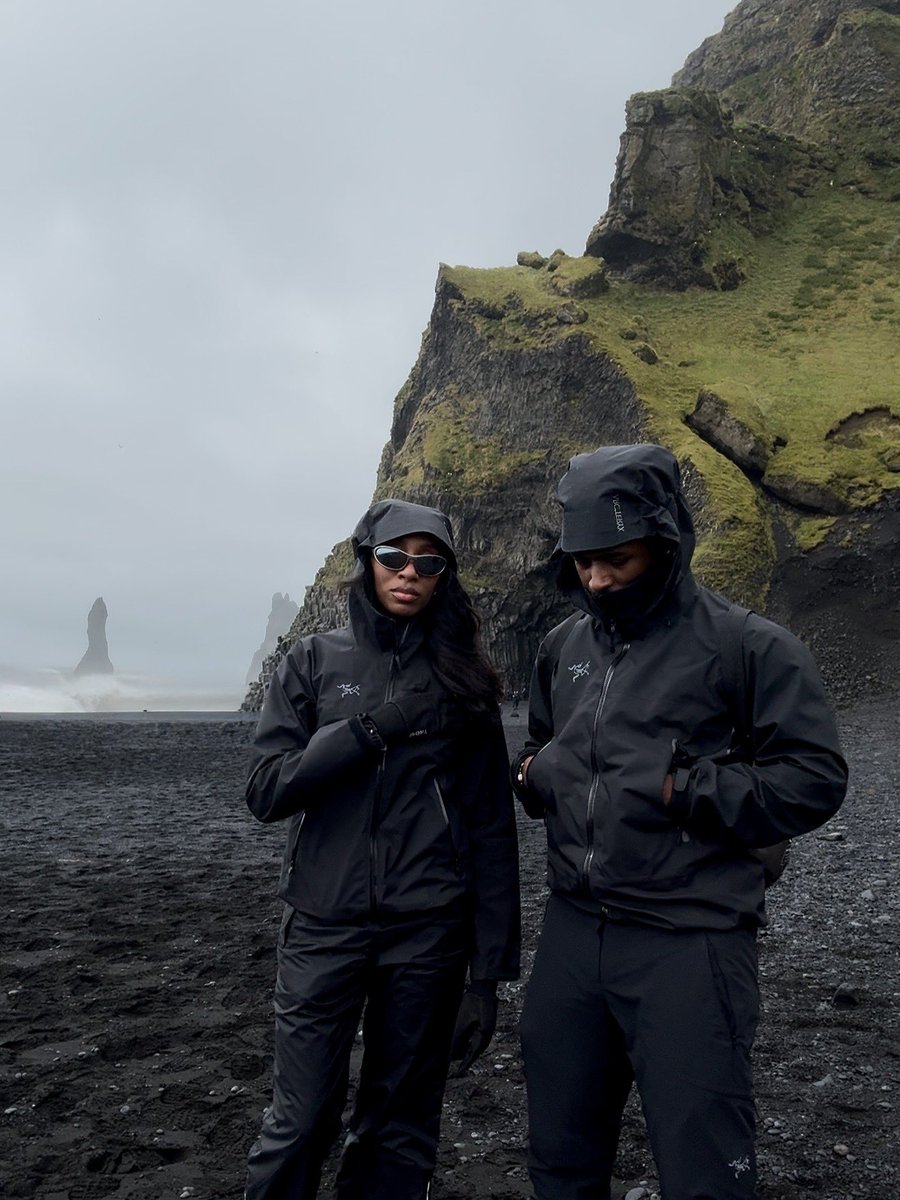 malwaves's tweet photo. the black volcanic sand was clearly one of my favorite parts 🌋 https://t.co/mKatXgd8CA