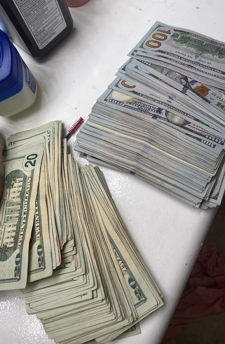 raelyaxwr's tweet photo. Spoiled, bratty, expensive, and completely aware of it. 💸😌👑 #Findom #SpoiledBrat #GoddessBellaNoir #PayToPlay #Luxury https://t.co/MzE9QAMjnQ