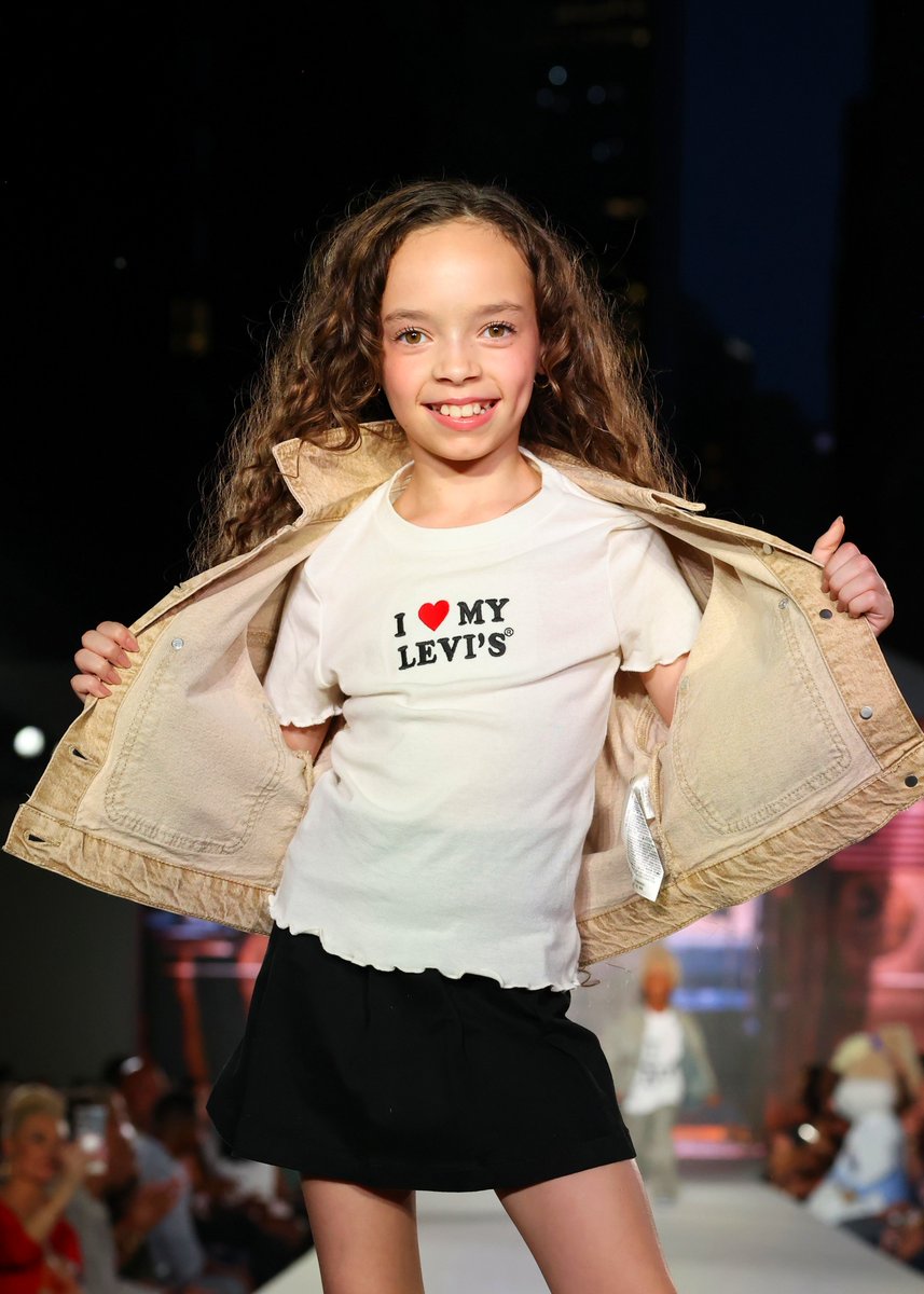 cocosworld's tweet photo. Once again my baby shines bright! 
I actually want to cry everytime she walks by me on the runway, but I don't wanna be that embarrassing mom. The moments stay heavy in my heart! 
Thanks to @rookiekidstr for putting on such an amazing Fashion Show! It so entertaining! https://t.co/cFxR0LJ2Hi