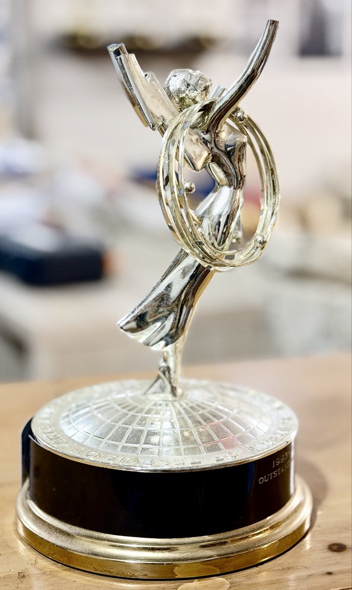 edwiseman's tweet photo. When you have three kids, four dogs, lots of guests, and a few #Emmys. https://t.co/8bP9XWpIMZ