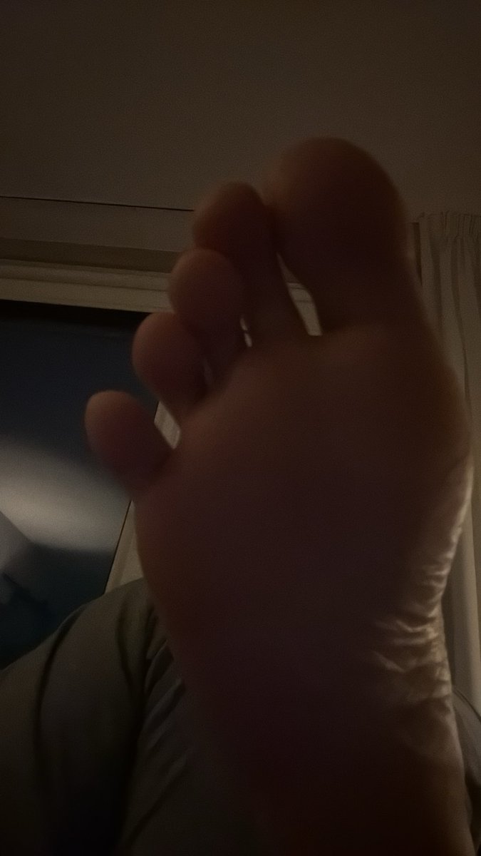 bobbyymo's tweet photo. #feet https://t.co/A3Hc6AXxrY