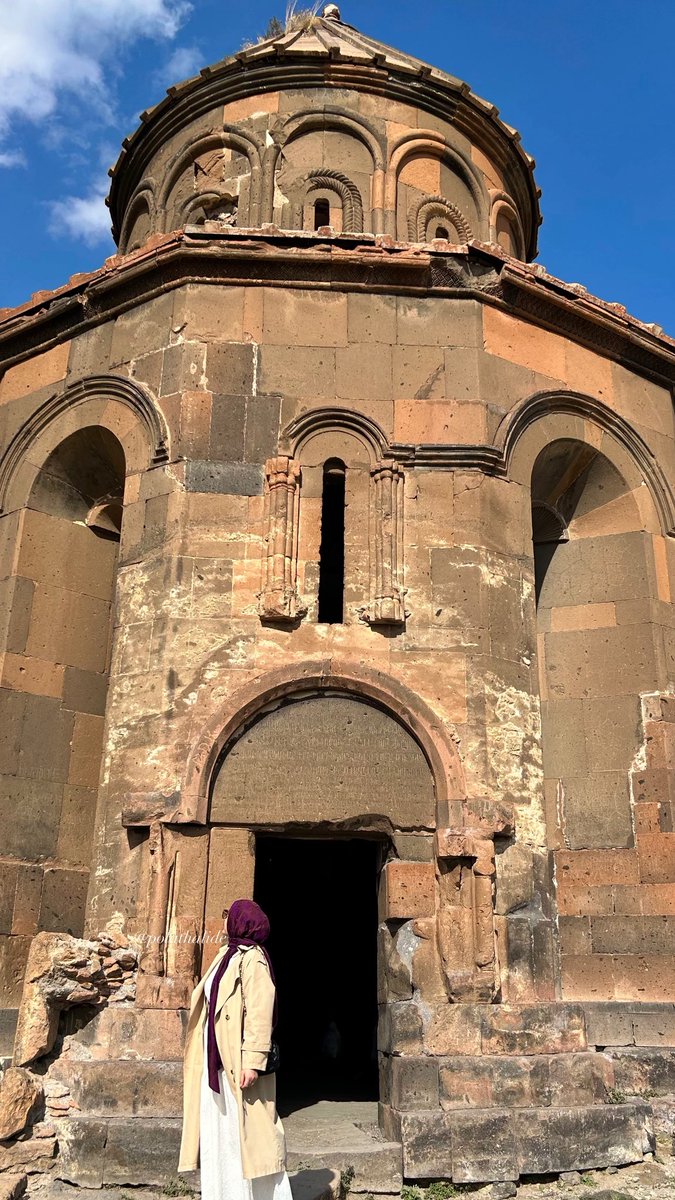 polathaalide's tweet photo. zamanın, coğrafyanın ve sınırların ötesinde bir taş işçiliği &amp; taşın üzerine kazınan hafıza; Kars Ani Ören Yeri 🏛️✨ böyle zamansız bol bol gezeceğimiz, göreceğimiz, öğreneceğimiz, hissedeceğimiz nice yollara🤎 https://t.co/5kioqGECWF