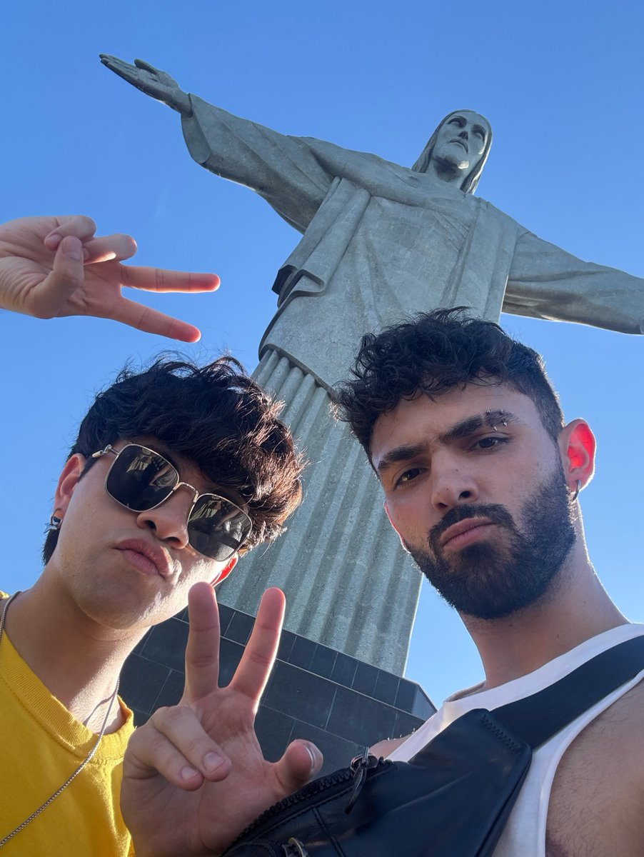 Jorgedd_11's tweet photo. Un par de aventureros 😽😼🇧🇷
Nuevas fotos de Joaquin y Mauro por Brasil ✈️🌊🎭 #Joaquinbondoni https://t.co/2ZSwdHXsYQ