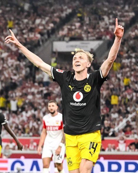 SportingXplorer's tweet photo. Dortmund sit at the top of the Bundesliga going into the international break after beating Stuttgart 1-0 🔝 https://t.co/YDa3zQOFby