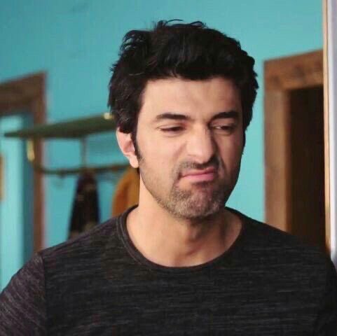angilzbx's tweet photo. شكلي وانا اقرء تعليقات الناس الكارهين لأعمال انجين اكيوريك 🤣🌚

#EnginAkyürek https://t.co/pLYJM8cTfZ