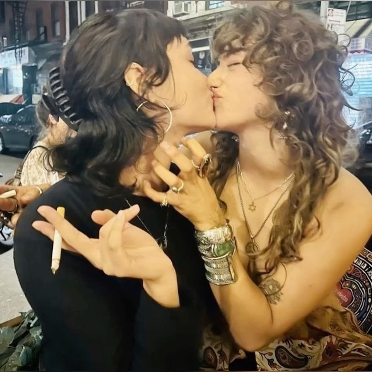 cinnomonkissed's tweet photo. my fav genre is odessa with women https://t.co/E5LHpmuv0J
