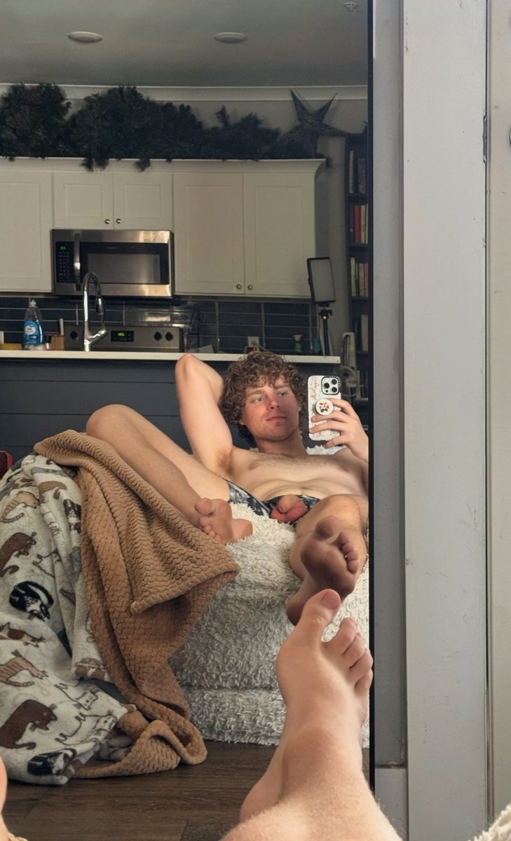 Codywhitlock22's tweet photo. RT if you’d play with me 😏 https://t.co/Sw350TYJJl