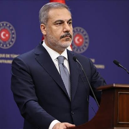 trhaber_com's tweet photo. Dışişleri Bakanı Hakan Fidan:

▪️Suudi Arabistan’ın toprak bütünlüğünü, egemenliğini ve altyapısını hedef alan çok ciddi saldırılar olduğunu görüyoruz.

▪️Anlaşmamıza baktığımızda, ülkeler arasında birbirlerine karşı bir ittifak sorumluluğu bulunmaktadır. 

▪️Cumhurbaşkanımız gerçekten sözünün arkasında duran bir liderdir.

▪️Bu konuda dayanışma içindeyiz ve özellikle durumu değerlendirip analiz ediyoruz.