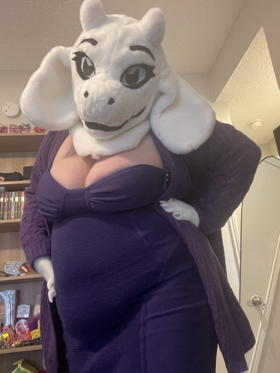 marciepaws's tweet photo. Should I get more photos in Toriel? In different outfits maybe? :> https://t.co/FvSvh8tdju
