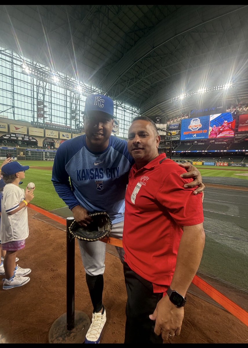 raytexanbsbl's tweet photo. Had a great time with my family and Nick Loftin  !!! It was an awesome experience!! Representing Ray HS baseball!! https://t.co/iTszmHancS