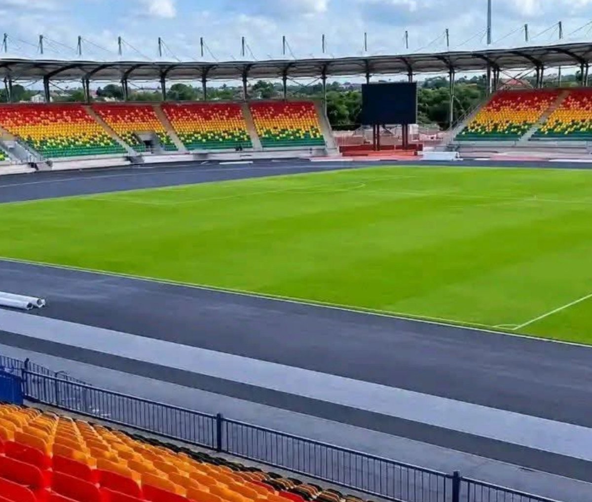 issiakasawgr's tweet photo. 😍❤️ Quel bonheur de voir notre stade prendre forme à Bobo-Dioulasso !

Notre propre stade, construit avec nos moyens 🇧🇫🔥
Bientôt prêt… et franchement, j’ai trop hâte de le voir vibrer ! 🏟️✨

#BurkinaFaso #FasoSports #BoboDioulasso https://t.co/XZdRYblRga