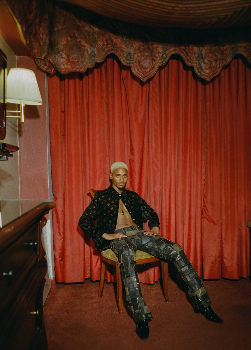 malikdmcintyre's tweet photo. A fashion story on film

Shot by Diego Villagra Motta https://t.co/H07B66KD5z