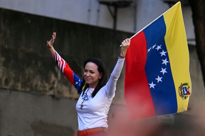 elhabito's tweet photo. 📰 Gracias a @DLasAmericas por abrirle espacio a «Hasta el final». Ojalá estas palabras lleguen tan lejos como merece la historia, porque lo verdaderamente importante es esa mujer a la que Venezuela sigue esperando y ese país que, después de tanto, no ha renunciado a su derecho a elegir y vivir en libertad.

Gracias por ayudarme a dejar constancia.
https://t.co/da4kXlNjvS