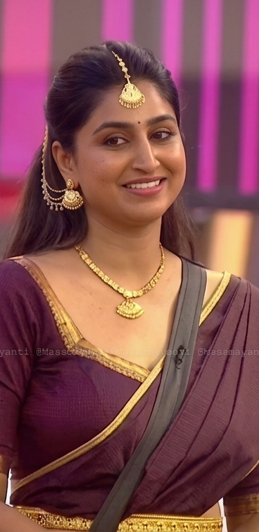 MassMayanti's tweet photo. yuvarani la undi ee getup and aa nagalu veskunte 💌

ee season #biggbosstelugu10 lo one and only andhagatthe Varshini 😘😘 https://t.co/J1LfH3lNiI