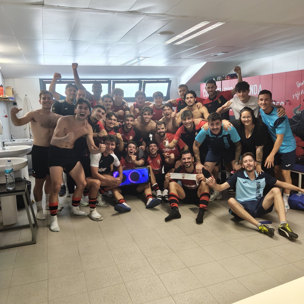 ADArgandaCF's tweet photo. 📸 Jornada 1 - Preferente G3
⚔️ Fepe Getafe III
✅ 4-1
https://t.co/IaO7U8Xrya
https://t.co/QE8ln46cwT
#VAMOSARGANDA
#SENTIMIENTOROJINEGRO https://t.co/YxrYX49GcO