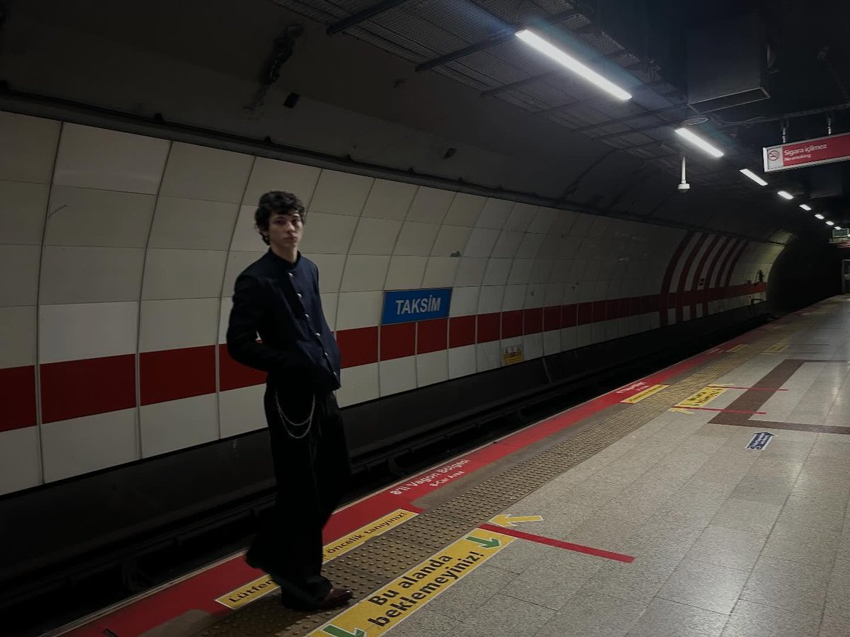 ashtpvx's tweet photo. a living masterpiece https://t.co/pTWlwsFCWG