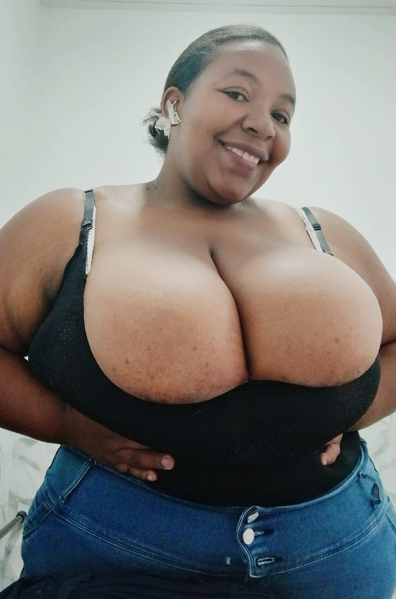 missjadebbw's tweet photo. 🍈🍈 #bbw #macromastia #curvy #ebony #latina #bigboobs https://t.co/LLRNPEM6dD