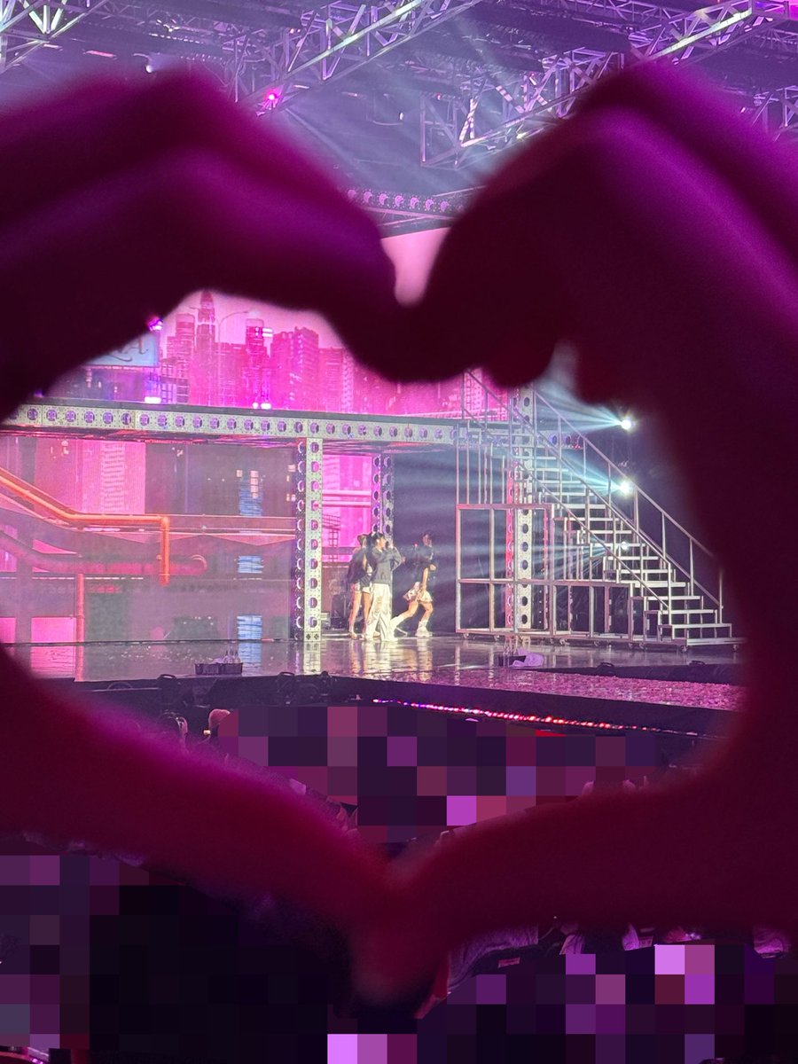 jjunggeng's tweet photo. 영상 다 올렸당 오늘 너무 너무 재밌었던 하루였어…🫰🏻글고 정은이!!! 원래도 무대 잘하는 건 당연히 알고 있었지만 그것보다 더더 안무도 노래도 엄청 잘해서 보는 내내 미소가 입에서 떠나질 않았고,,, 걱정 많이 한 것 같던데 그런 걱정 하덜덜 말어라 최고예요💕🪽 https://t.co/GPUwVYSkHE
