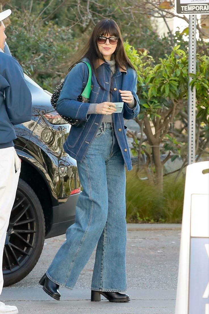 lalaguly96's tweet photo. dakota johnson's effortlessly perfect fall street style https://t.co/sTUNzJwtlI