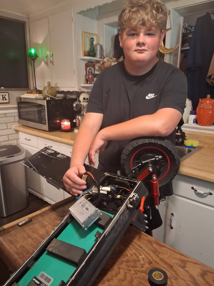 Fraserphoenix's tweet photo. So Proud of Kody.... His Scooter just stopped yesterday and I had to drive and pick him up.... well I thought it was done for but he found a hidden fuse that was melted to pieces inside of it and completely fixed it.    🛴    
Proud Mom Moment!!!!!  🙌

#scooterlife #Electricscoo https://t.co/V01rdnfpeq