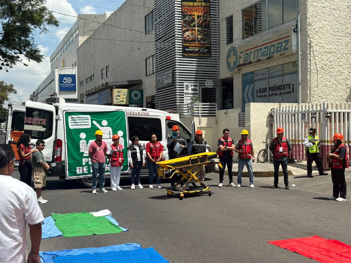 IssstePuebla's tweet photo. 🚨 Simulacro Nacional 2026 en ISSSTE Puebla 🏥
​Con hipótesis de sismo M7.7, evacuamos a 450 personas y resguardamos a 108 en nuestras instalaciones. 👥🛡️
​¡La prevención es nuestra fuerza! 💪✨
​#SimulacroNacional2026 #ISSSTE #Puebla https://t.co/jk9ZyiTpt2