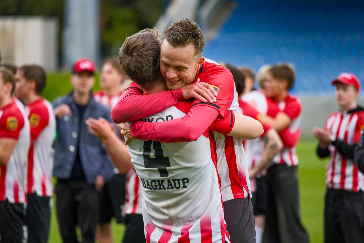 liveysport's tweet photo. Til hamingju Þróttur! Takk fyrir frábært ár í Lengjudeildinni ❤️🤍 https://t.co/GEmn7QVF0A
