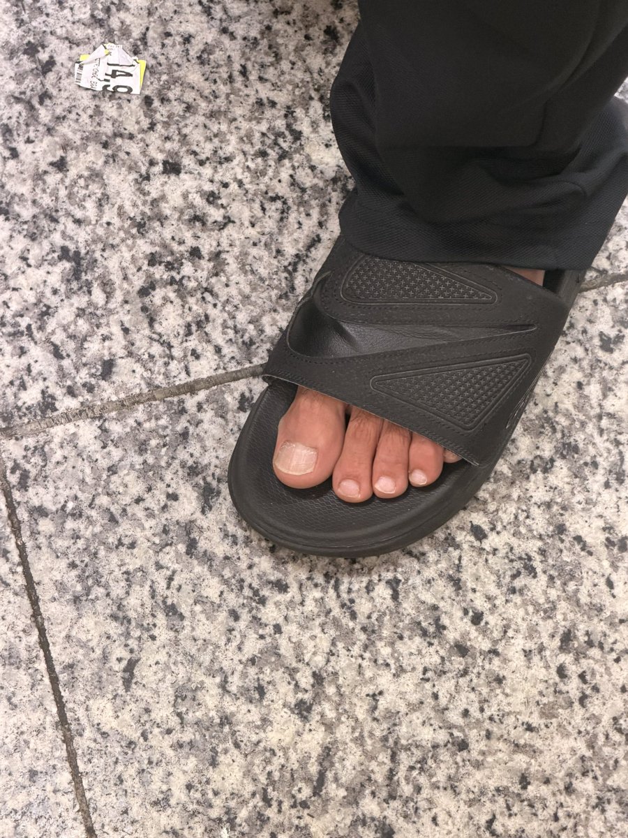 semprecomtZ's tweet photo. Macho hétero gostoso na fila do mercadinho.
.

#pes #pesmasculinos #feriche #feticheporpes #macho https://t.co/nWAVHxXNix