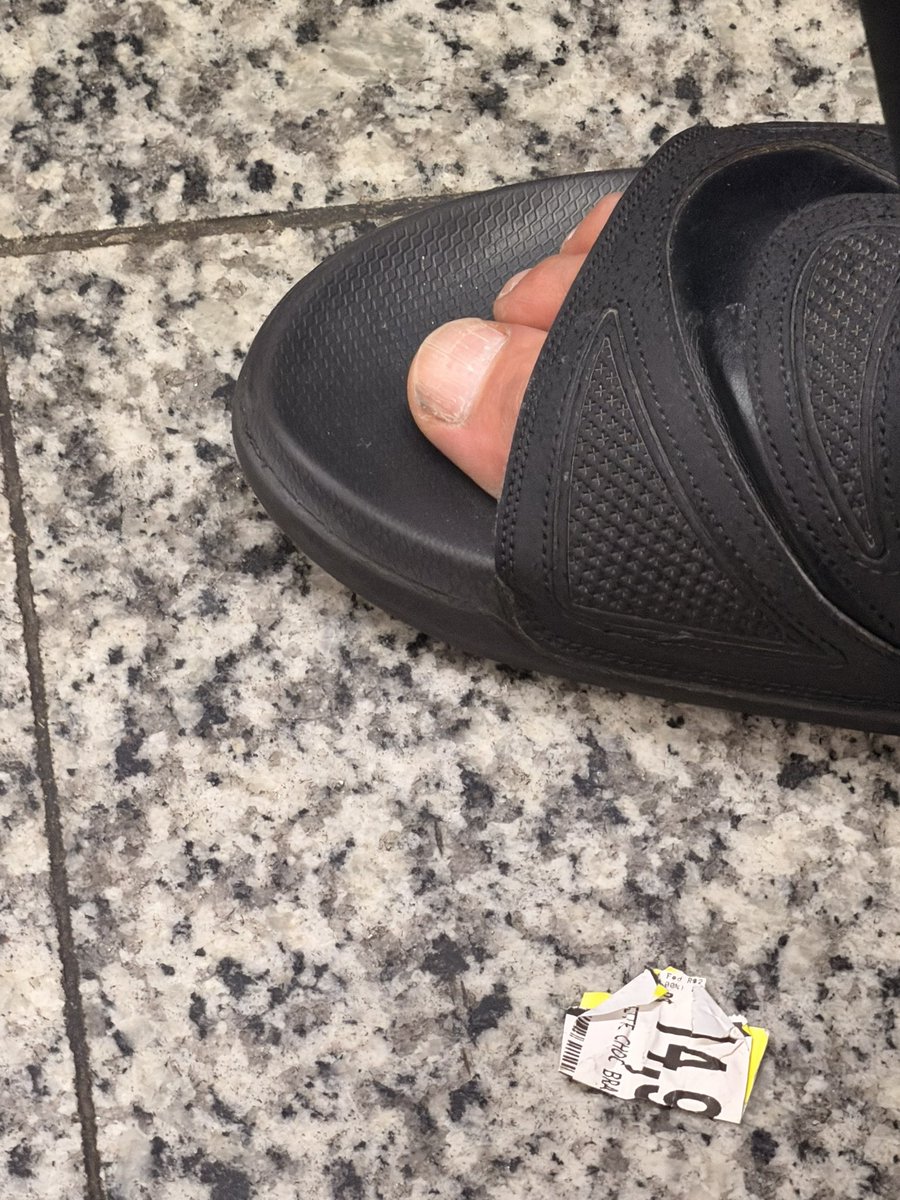 semprecomtZ's tweet photo. Macho hétero gostoso na fila do mercadinho.
.

#pes #pesmasculinos #feriche #feticheporpes #macho https://t.co/nWAVHxXNix