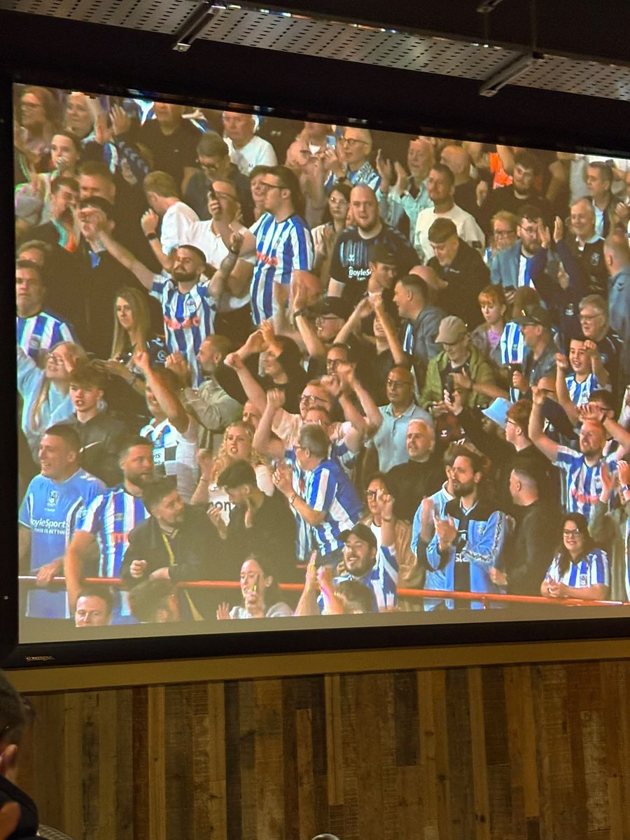 susiebluesky's tweet photo. Oh man… so so happy. That battled for every ball today and I could not be happier for JDS… let’s kick on from here .. #PUSB 🩵🩵🩵 https://t.co/FcJw3I5jzh