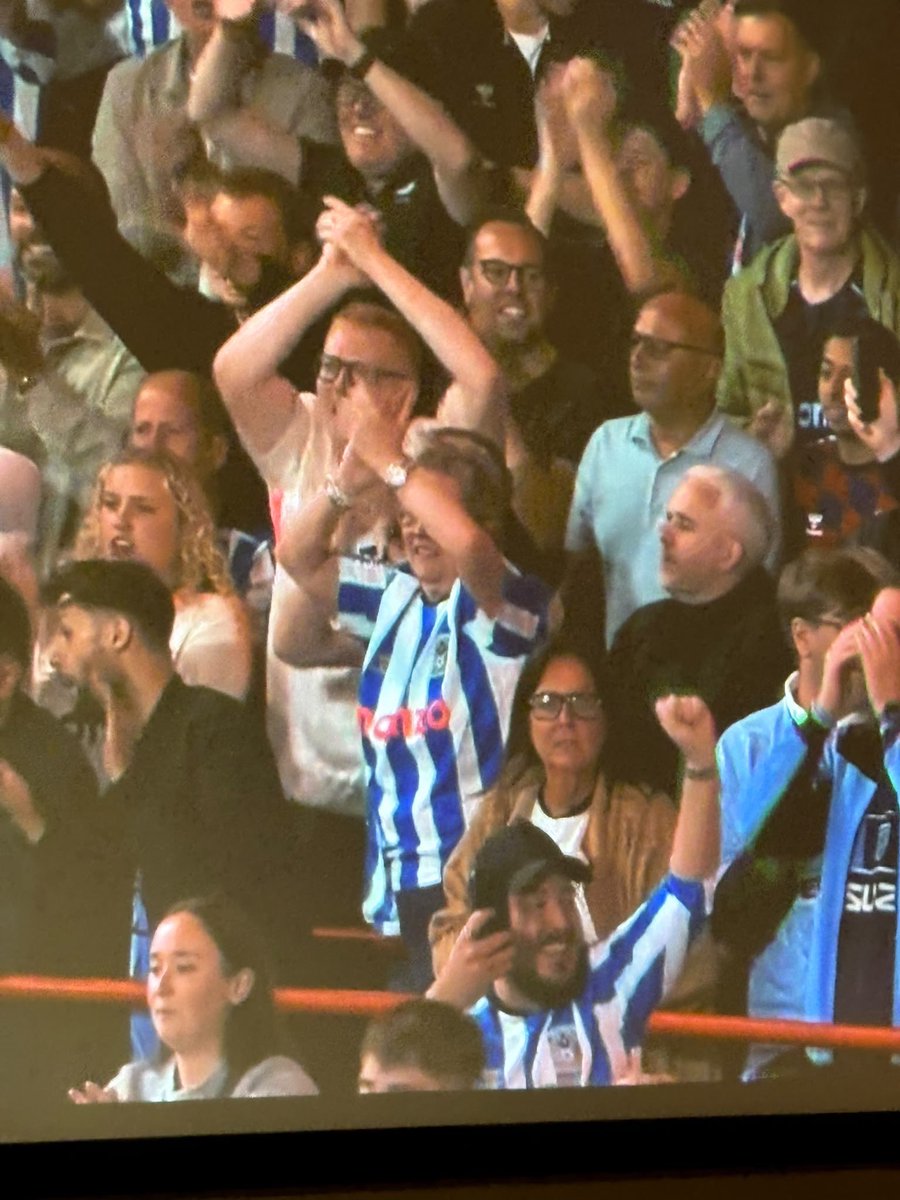 susiebluesky's tweet photo. Oh man… so so happy. That battled for every ball today and I could not be happier for JDS… let’s kick on from here .. #PUSB 🩵🩵🩵 https://t.co/FcJw3I5jzh