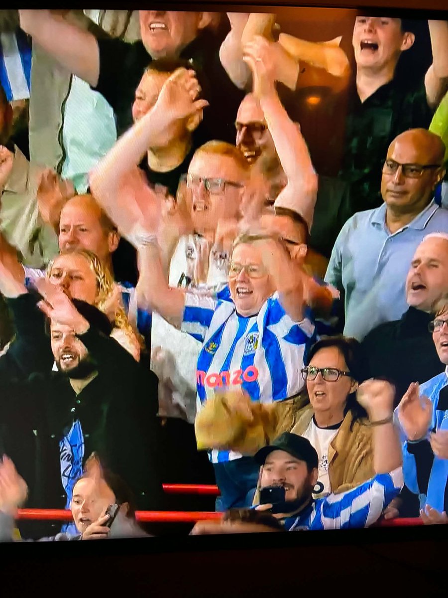 susiebluesky's tweet photo. Oh man… so so happy. That battled for every ball today and I could not be happier for JDS… let’s kick on from here .. #PUSB 🩵🩵🩵 https://t.co/FcJw3I5jzh
