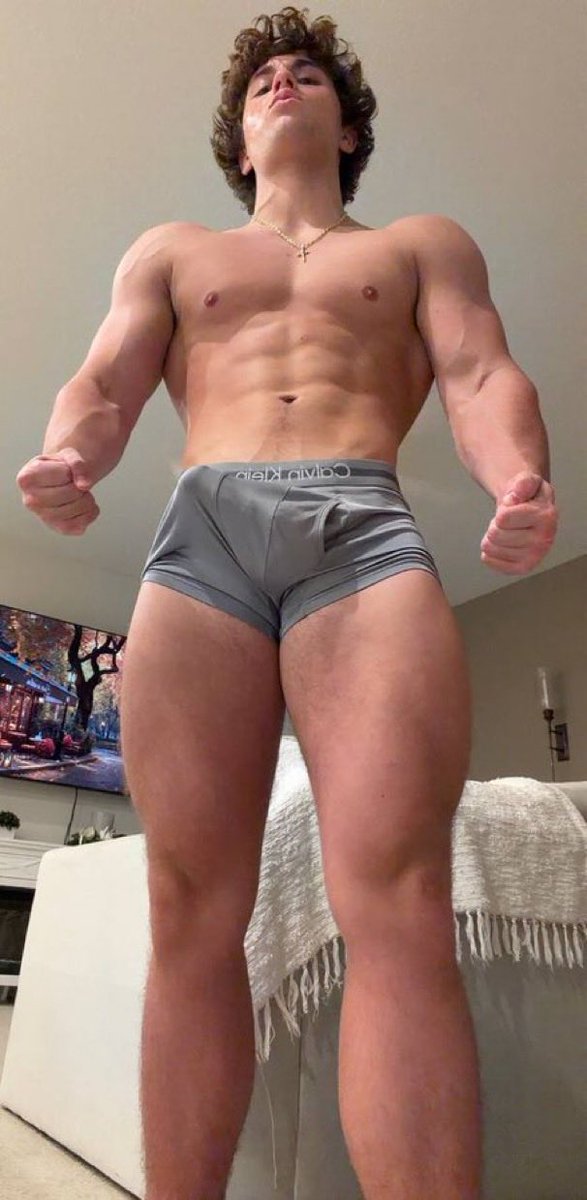 b8dboyzz's tweet photo. lil bros like this make me laugh 😭 you can’t claim to be alpha and then show off ur penis and ass for boys to jerk off to https://t.co/g1wwUVTvi6