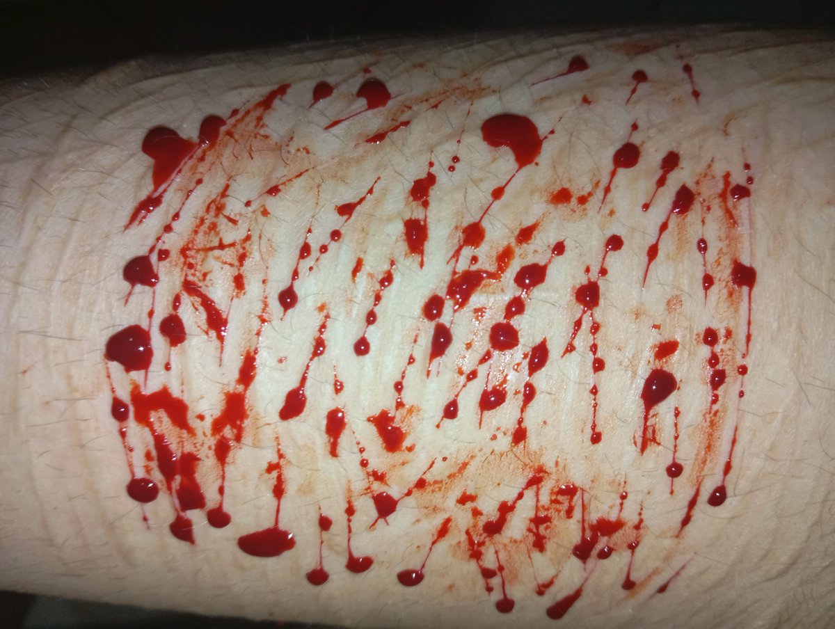 hhdontell's tweet photo. Haven't done sfx makeup in over a year so it kind of sucks...(Can't make the makeup deep enough) https://t.co/3WgrlGeR2j