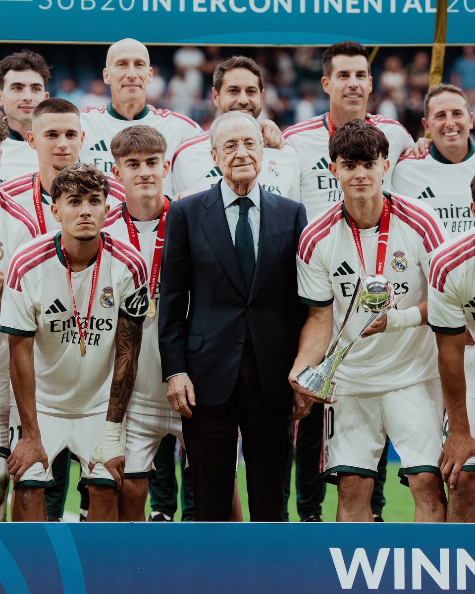 MadridXtra's tweet photo. Florentino Pérez celebrating with Juvenil A. 🤍🏆 https://t.co/hTVWbK8JMn