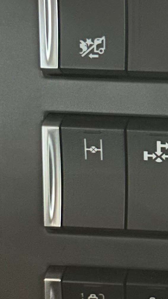 Robin_O4's tweet photo. Chinese Truck with Tie-Fighter Button.😂
#IAA https://t.co/AVIfnnw1gW